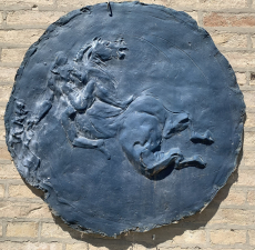 relief ,jumping horse in bronse  €9000